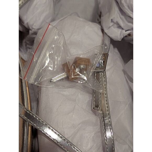 Jewel Badgley Mischka Talasia Pointed Toe Kitten Heels Womens 8 Silver NIB - Picture 16 of 16